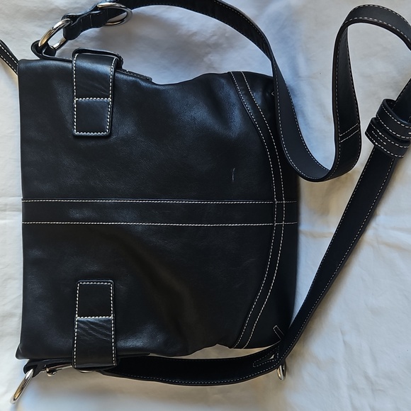 Coach Elegant Black Leather Crossbody Bag - Picture 2 of 8